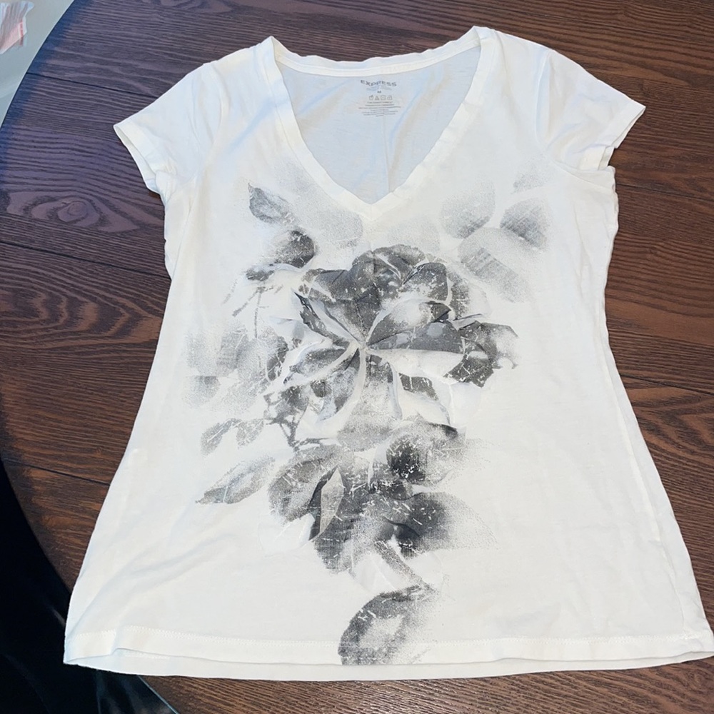 Adorable Express shirt embellished w raised fabric